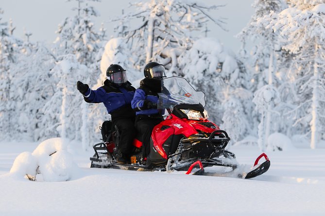 In Pursuit of Reindeer - Snowmobile safari to reindeer farm in Rovaniemi - Taking control of a snowmobile