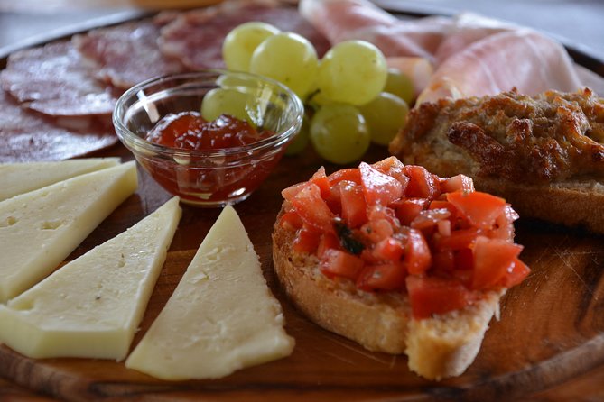 It's Wine Time! 2 wineries & farm-to-table lunch—max 8 pp - Who should choose this tour?