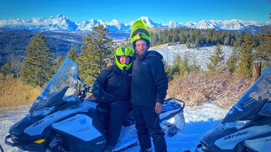 Jackson Hole: Snowmobile Tour in Bridger-Teton - Lunch at Turpin Meadow Ranch