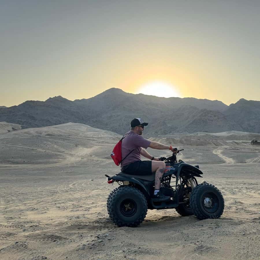 Jeddah Desert Safari: Quad Biking, Camel Farm & Sunset Views - Leaving Jeddah for the open dunes