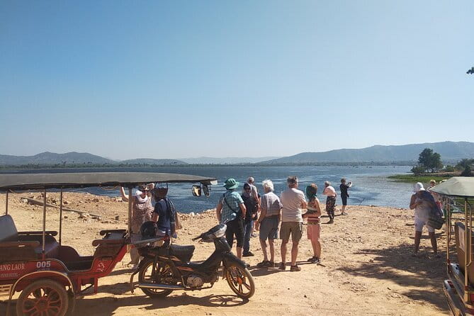 Kampot Classic Tour & Kayaking at the Green Cathedral with lunch - Lunch beside the river at Bopha Prey Kampot