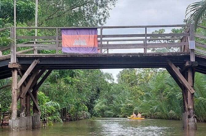 Kampot Classic Tour & Kayaking at the Green Cathedral with lunch - Phnom Chhngok Cave Temple and its 200 steps