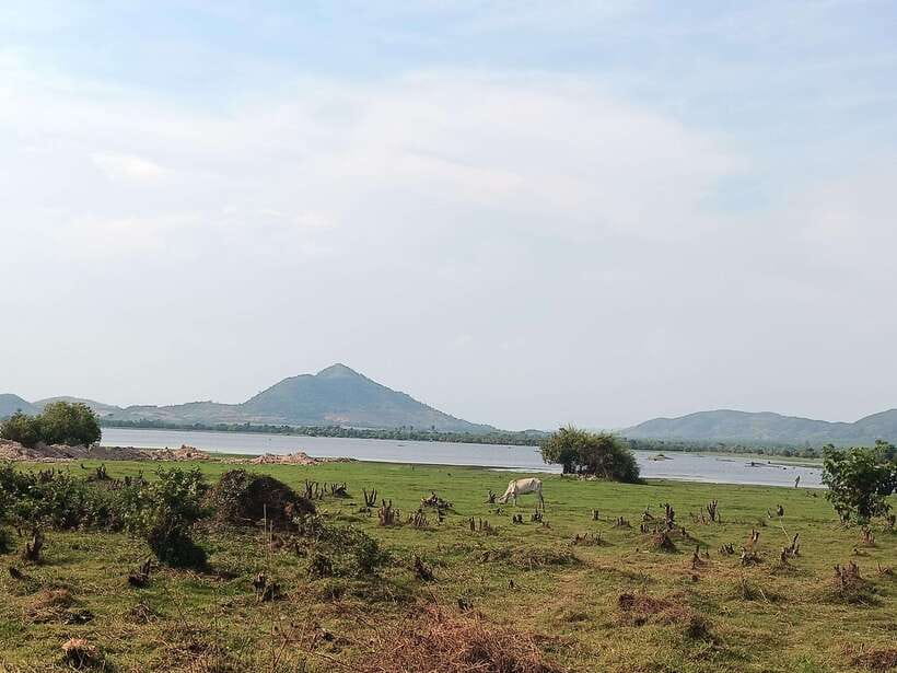 Kampot Countryside include Pepper farm,Kep crab market beach - Brateak Krola Lake and a difficult chapter of history