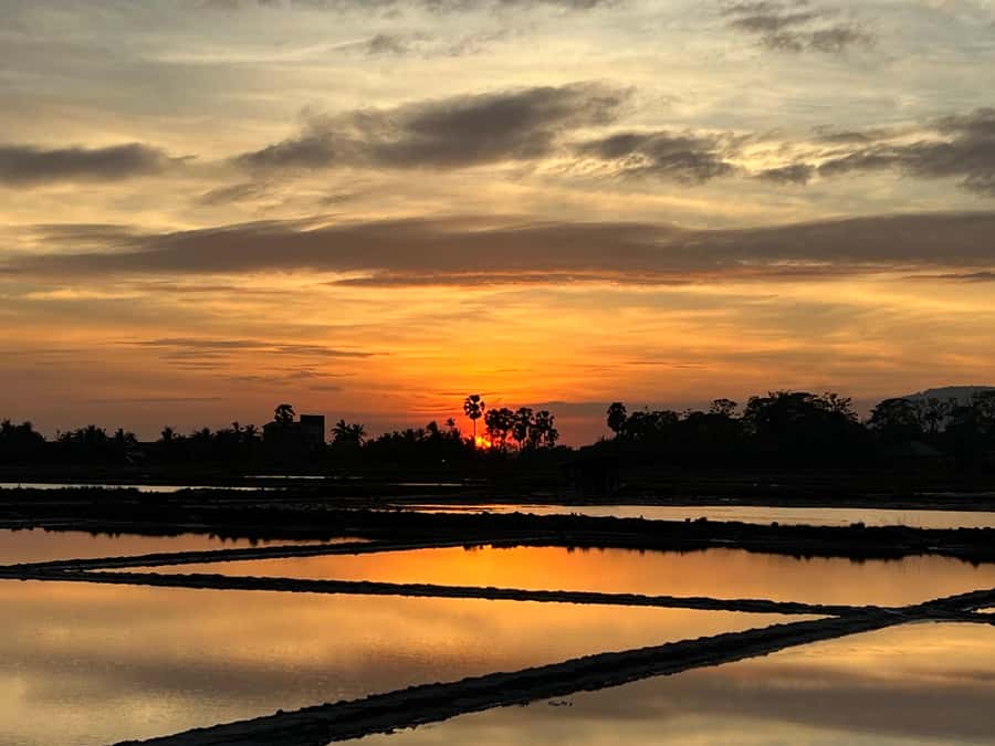 Kampot Countryside include Pepper farm, Salt field & Lake - The highlights at a glance