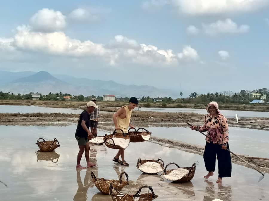 Kampot Countryside include Pepper farm, Salt field & Lake - Morning or afternoon: which departure should you choose?