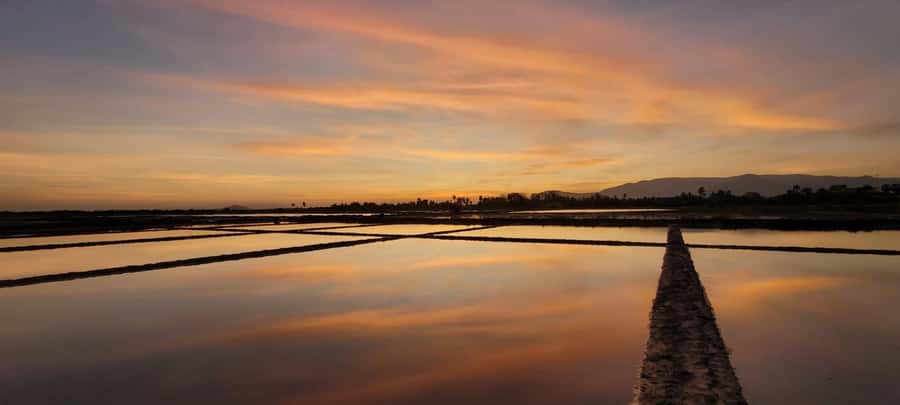 Kampot Countryside include Pepper farm, Salt field & Lake - How the guides shape the experience