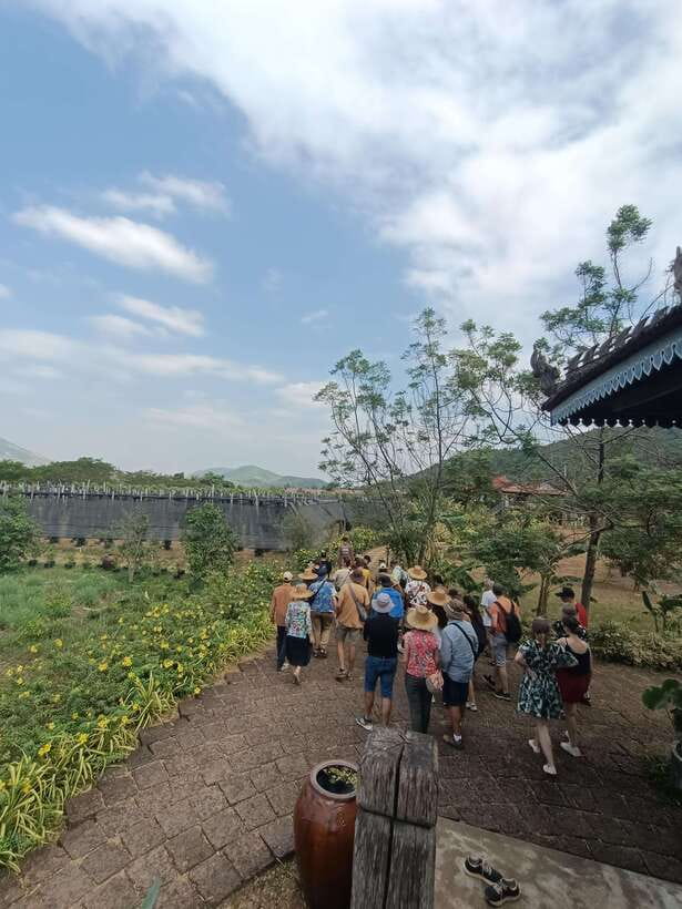Kampot: Full-day Countryside Tour with Pepper Farm and Kep - Climbing 203 steps to Phnom Chhngok Cave