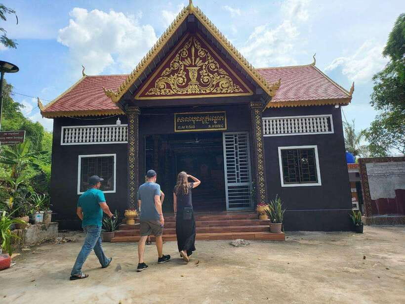 Kampot Pepper Farm, Salt Fields, Cave from Sihanoukville - Phnom Chhngok Cave Temple and Its Seventh-Century Shrine