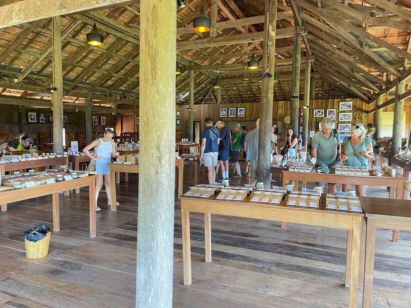 Kampot Pepper Farm, Salt Fields, Crab Market from Phnom Penh - Phnom Chhngok Cave and its limestone interior
