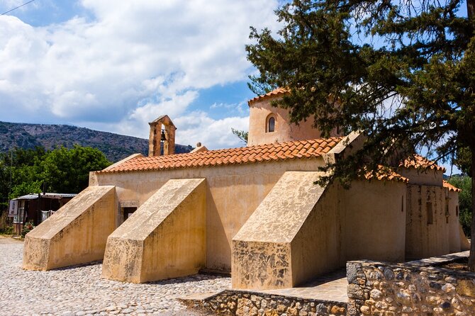 Knossos, Lasithi, Zeus Cave & Olive Mill Farm Combo Tour - The Cave of Zeus and the climb into the mountain
