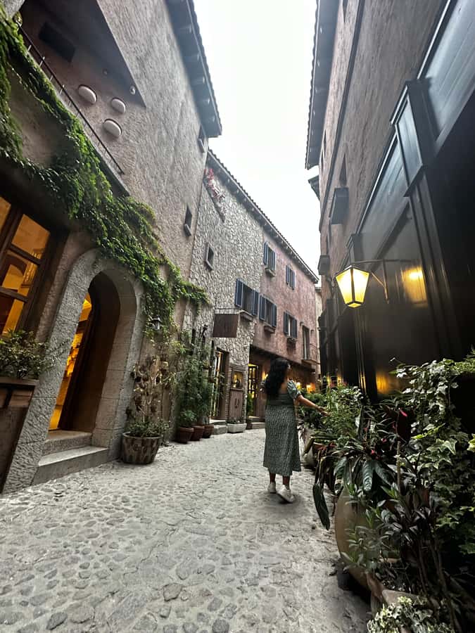 Lavender Ranch, Chautla and Val<code>Quirico. – Key points at a glance’ /></p>
<ul>
<li><strong>Lavender workshop:</strong> See oil extraction, join a handmade soap activity, and browse lavender products.</li>
<li><strong>Chautla’s lakeside castle:</strong> Walk around an imposing estate with a calm lake and excellent photo settings.</li>
<li><strong>Val’Quirico’s Italian look:</strong> Enjoy restaurants, shops, and pretty streets, but do not mistake this modern development for an old village.</li>
<li><strong>A long but varied day:</strong> The tour lasts about 10 hours, with roughly 5.5 hours at the three stops and the rest used for transport.</li>
<li><strong>Personal guiding:</strong> Spanish-speaking guides lead the tour, with an English audio guide available as an option.</li>
<li><strong>Good for mixed groups:</strong> Families, couples, and friends can all find something to enjoy, especially when a private or small-group format is available.</li>
</ul>
<h2>Why this Puebla day trip works</h2>
<p><img width="900" height="674" decoding="async" src=