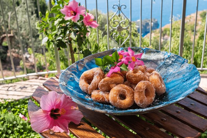 Marì Cooking Class in a Family Farm with Amalfi Coast view - Why the small group limit matters