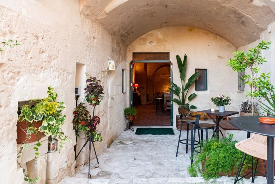 Matera: Pasta Cooking Class Old Farmer Style in Sassi Cellar - The hosts make the experience personal
