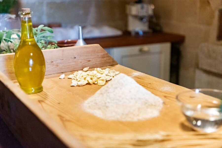 Matera: Pasta Cooking Class Old Farmer Style in Sassi Cellar - The 20-minute introduction to Matera