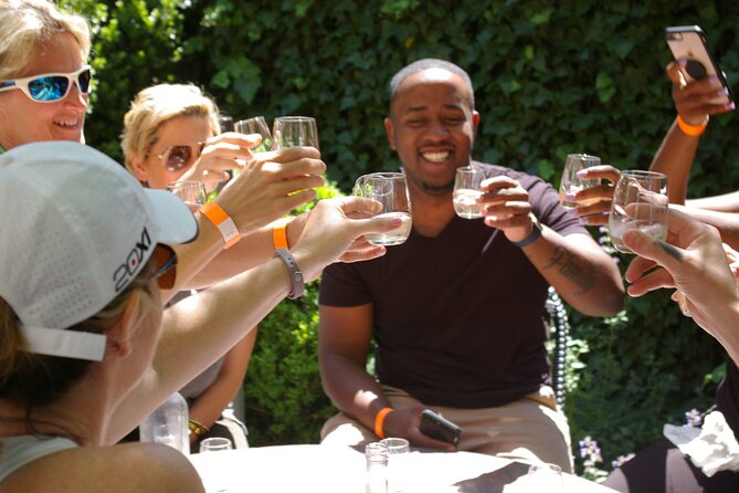 Mattituck New York Guided Farm and Wine Country Bike Tour - Photos and live entertainment add personality