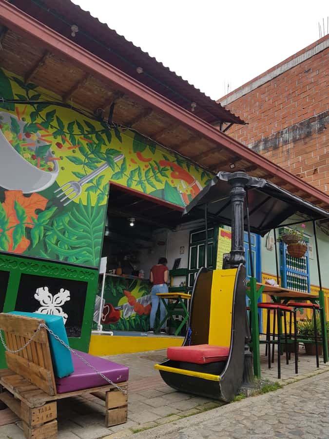 Medellin: Guatape, El Peñol Coffee Farm Private Tour & Fruit - Why this day trip works from Medellín