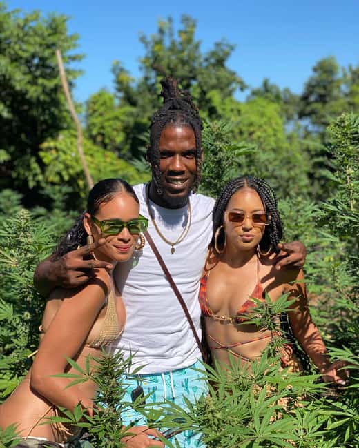 Montego Bay Marijuana Farm Tour - A roadside souvenir stop and extra spending
