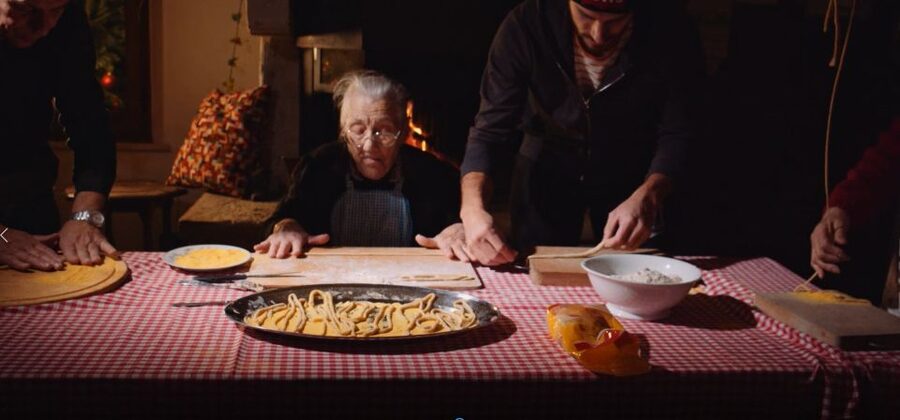 Montepulciano: Italian Cooking Class at a Tuscan Farm - Making pici, Siena’s rustic pasta