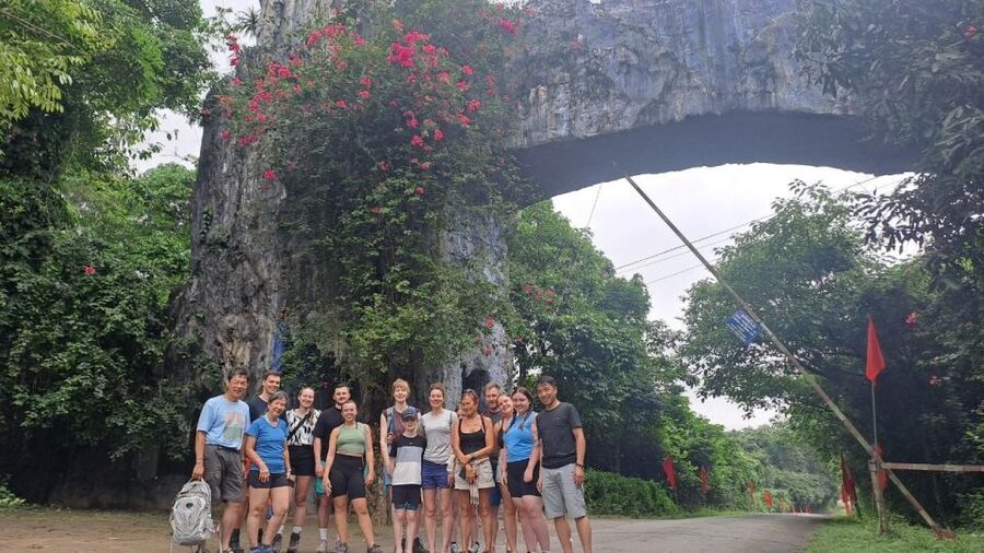 National Park- Paradise Cave & Dark Cave or Duck Farm - One hour inside the cave