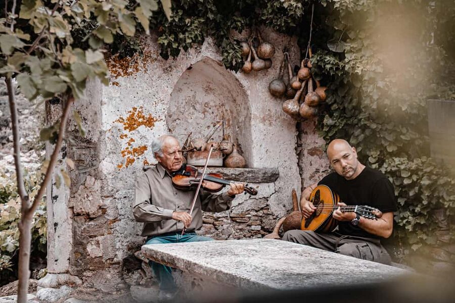 Naxos: Family Farm-table Cooking, Kouros Tour & Live Music - Should you book Estia Kouros Empeiria?
