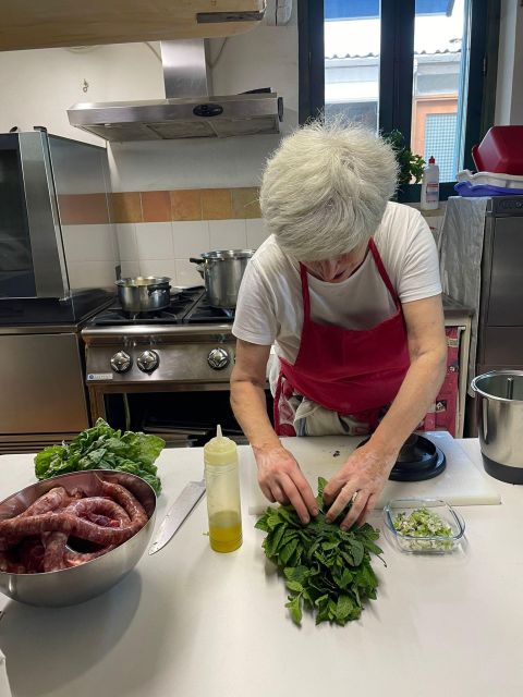 Noto: Highlights Experience tour Cooking from Farm to Fork - Picking vegetables and eggs from the farm