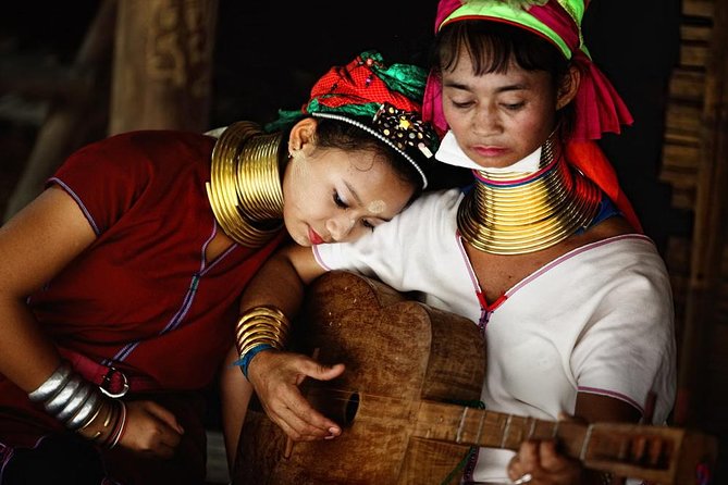 One Day Tour Doi Suthep Temple, Palad Temple, Orchid Farm, Longneck hill tribe village (Private tour) - Wat Pha Lat, a calmer mountain temple