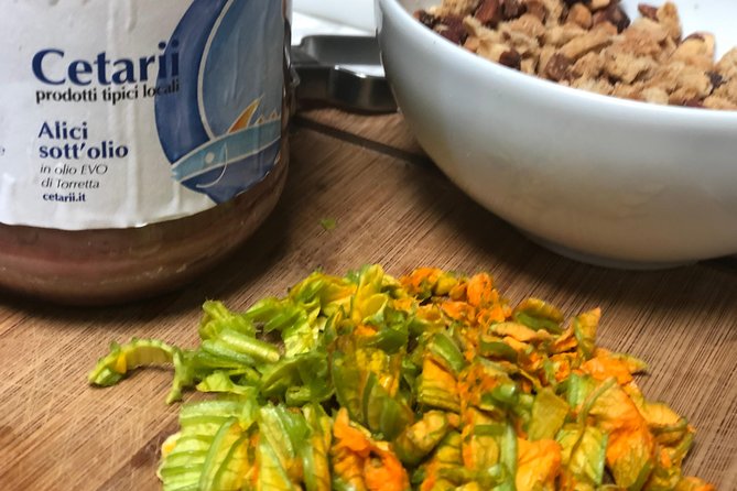 Organic cooking class with a sommelier in an Olive and wine farm - What makes this farm class special
