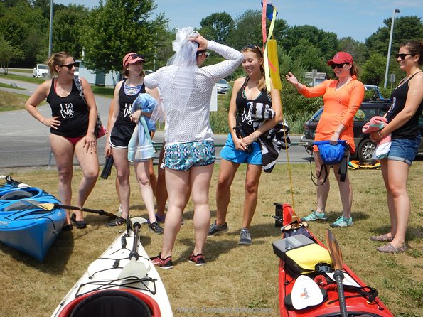 Oyster Farm & Complimentary Tasting Sea Kayak Tour in Casco Bay - The island oyster picnic