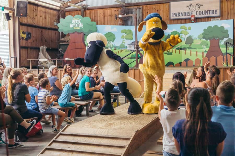 Paradise Country: Ultimate Aussie Farm Experience - Damper making and boomerang throwing
