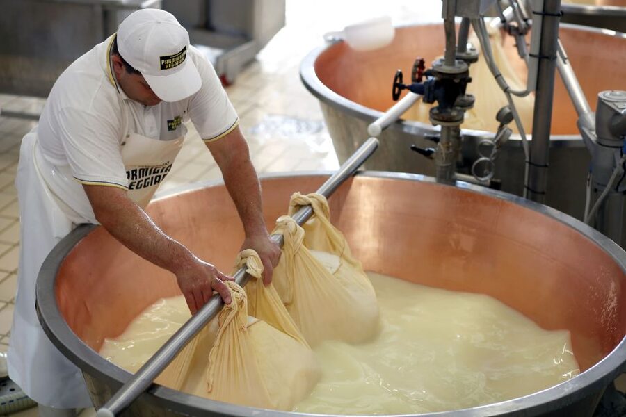 Parma: Parmigiano Reggiano Farm Tour & Tasting with Transfer - Key points to know before booking