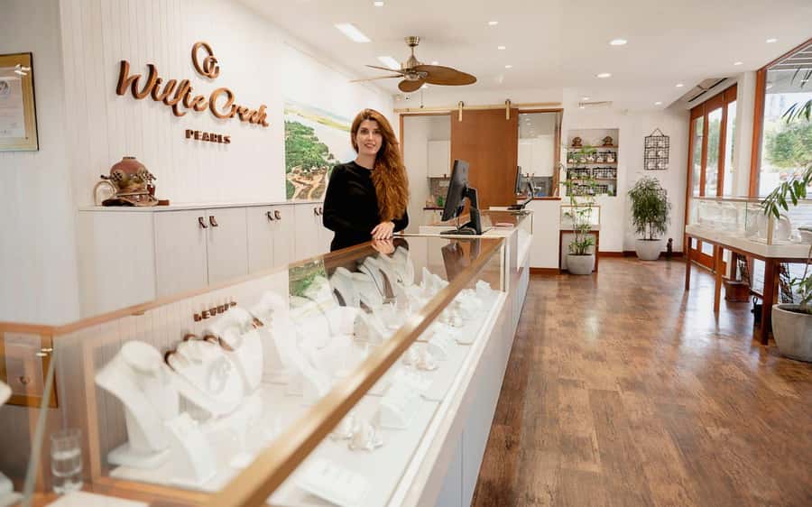 Perth: Harvest Your Own Pearl Experience - What happens inside the Elizabeth Quay showroom
