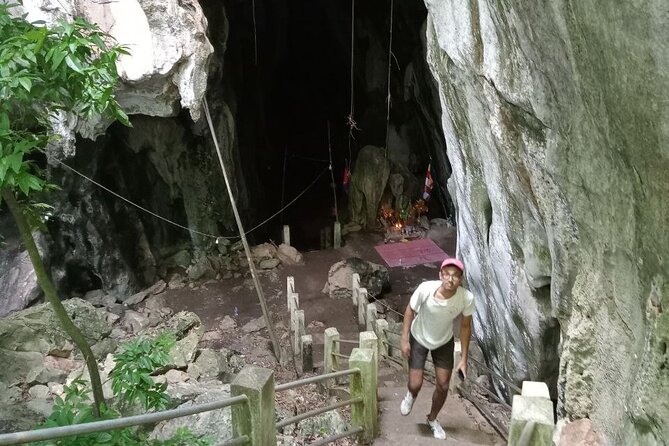 Phnom Penh Kampot Kep Tour "Pepper Farm, Salt Field, Crab Market" - Phnom Chhngok Cave Temple, an unusual stop