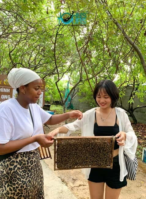 Phu Quoc: Kayaking with Starfish Beach and Bee Farm Tour - Honey tasting at the island bee farm