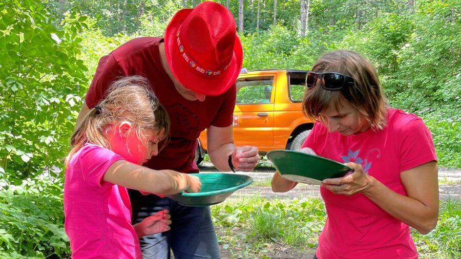 Prague: Bohemian Uplands Garnet Panning&Animal Farm 4WD Tour - Who should book this countryside tour?