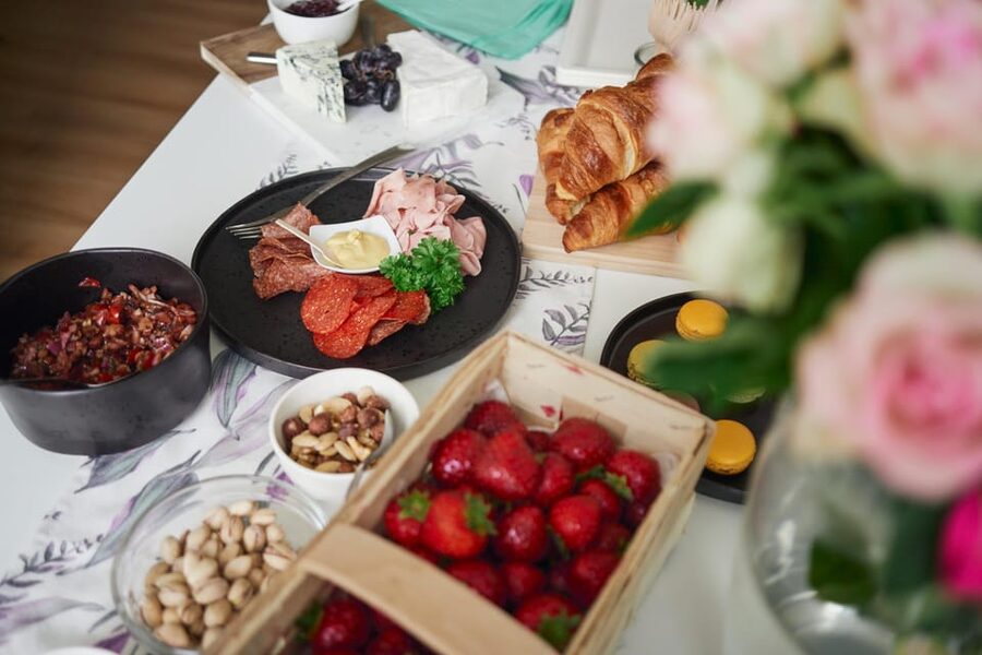 Prague: Farmers Market and Brunch Class with Celebrity Chef - Timing, meeting point, and practical details