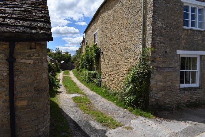 Private Downton Abbey Tour, including Bampton, Cogges Farm, and Highclere - A private black cab makes the long day easier