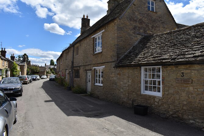 Private Downton Abbey Tour, including Bampton, Cogges Farm, and Highclere - Lunch, drinks, and the rhythm of the day