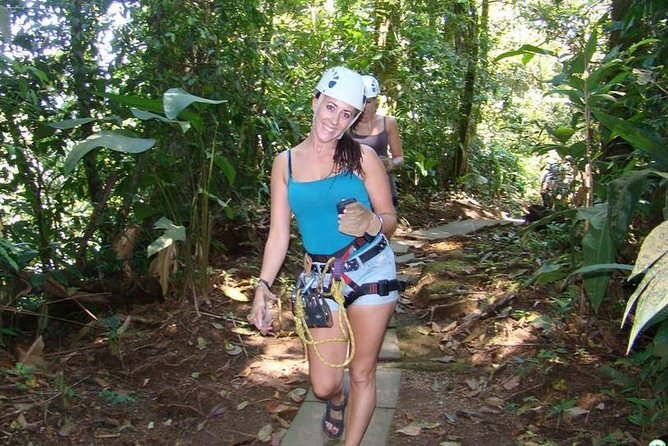 Private Full-Day Mindo Cloud Forest,Butterfly Farm, Chocolate Tour bird watching - Lunch in Mindo and a taste of local food