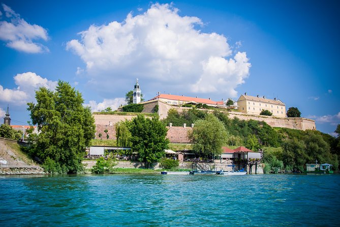 Private Novi Sad, Titanic wine tasting and Farmer's House - Guides make the biggest difference