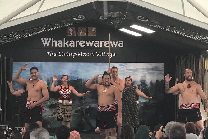 Private, via beaches, Kiwi farm to Rotorua 8 lakes & Geothermal - Blue Lake, Green Lake, and the Tikitapu Forest