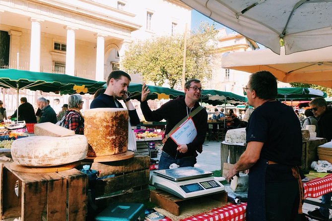 Provençal Farmers market tour - Edouard’s role in the experience