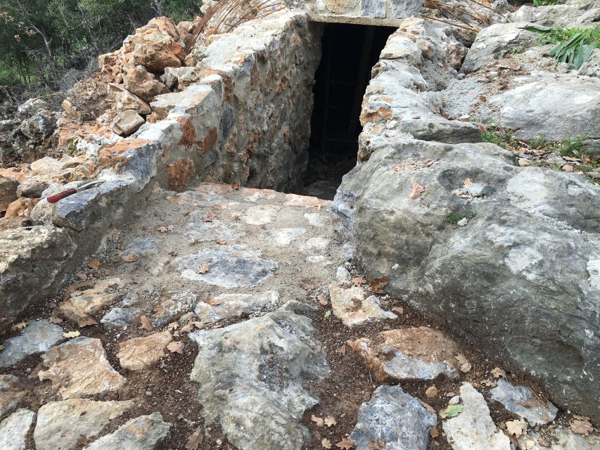 Rethymno 4x4 Safari: Tastes & Farm Experience - Lunch in Axos after the mountain roads