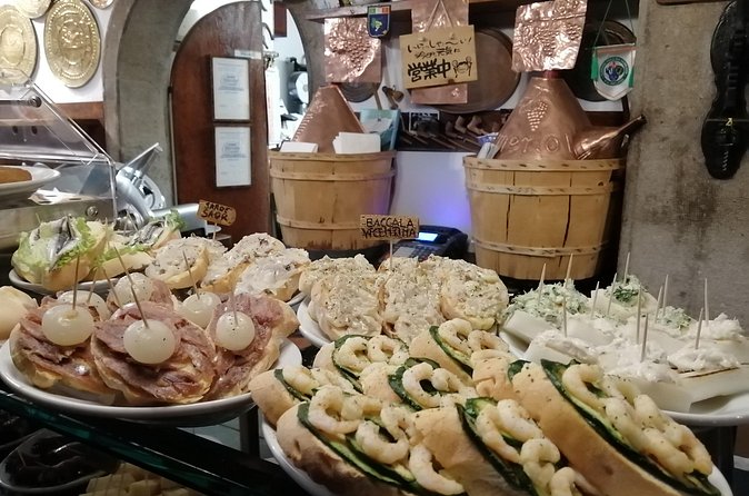 Rialto Farmers & Fish Market Food Tour in Venice with Wine Tasting & Sightseeing - Bacari, Ombre, And Cicchetti