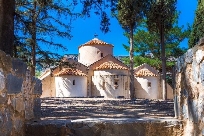 Road-trip to Lasithi, Zeus Cave, Vidiani, Krasi & Olive Mill Farm - Reaching the Cave of Zeus by foot