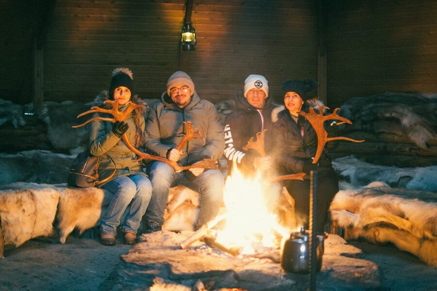 Rovaniemi: Reindeer Farm Visit with Photographer - Meeting the Reindeer and the Farm Team