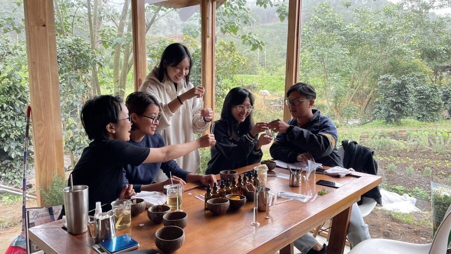 Scented candle workshop at Twin Beans Farm - Da Lat suburb - Who will enjoy this experience most?