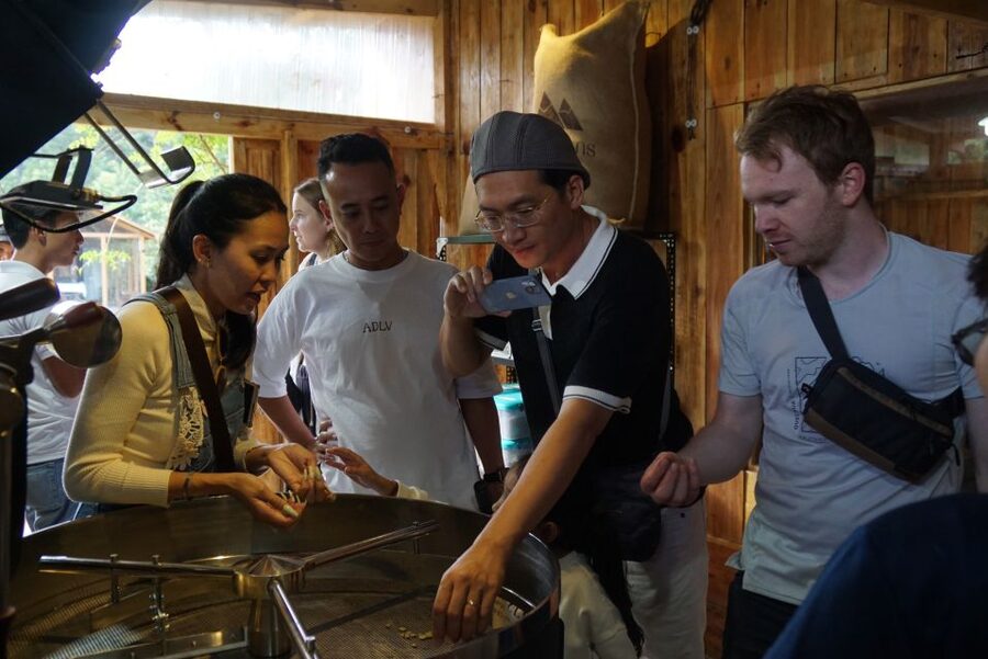 Scented candle workshop at Twin Beans Farm - Da Lat suburb - Starting in the herb garden