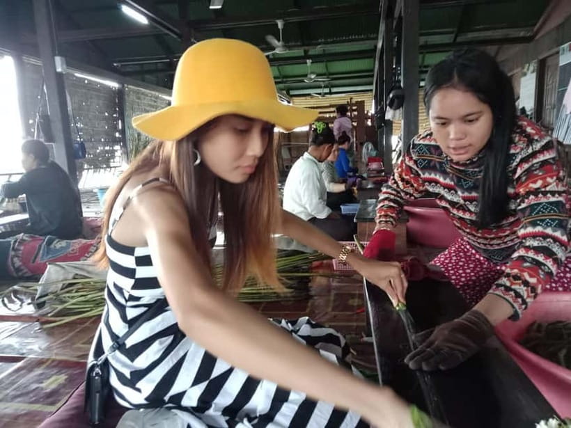 Siem Reap: Lotus Silk Farm- Tour, Lake & Masterclass - Six workshops keep your hands busy