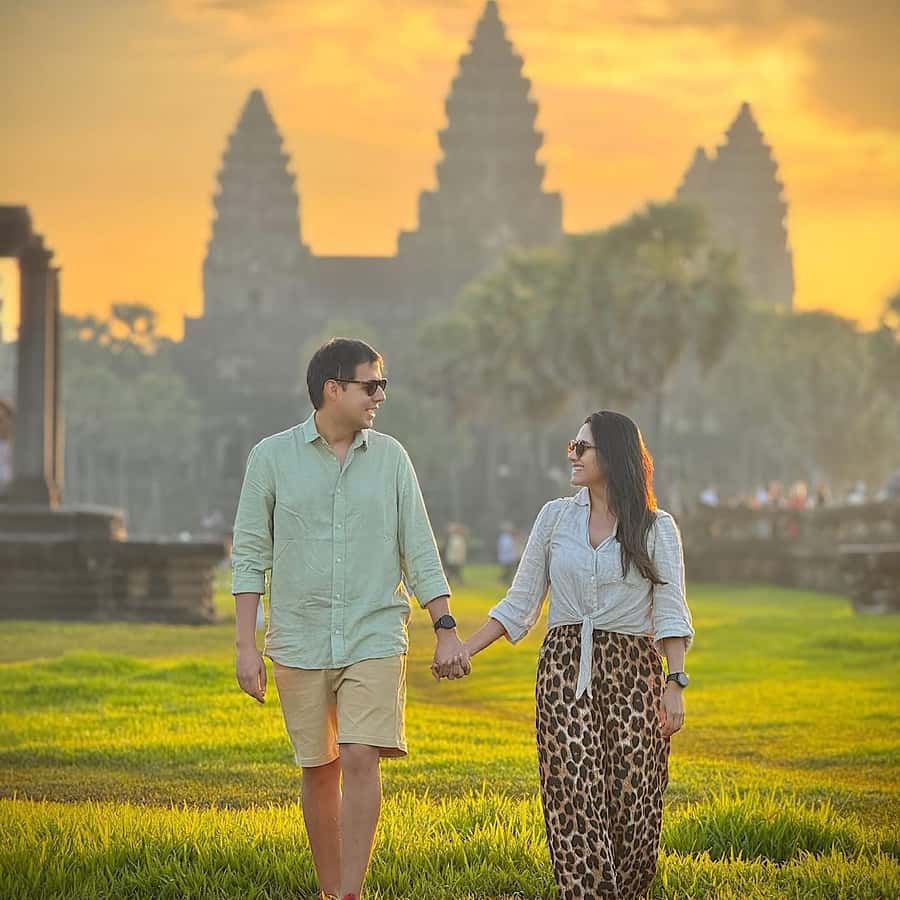 Siem Reap: Scenic Countryside & Silk Farm Jeep Tour - Traditional village life beyond the town center