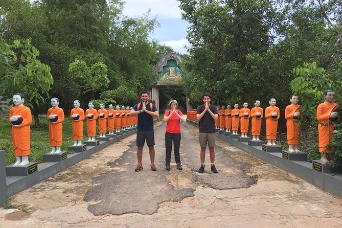 Siem Reap: Silk Farm & Countryside Offbeat Jeep Tour - The silk farm and traditional production